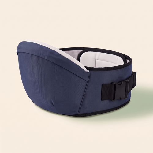 Porte-bébé à siège de hanche Cajolia, vue trois-quarts sur fond crème